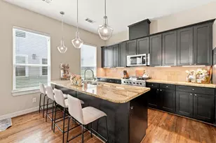 1134 W 17th St, Houston, TX 77008 - Photo 2