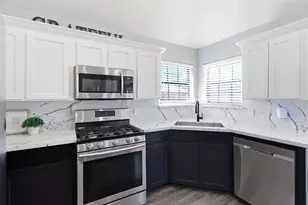 712 Manor Dr, Angleton, TX 77515 - Photo 10