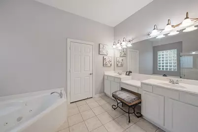 326 Creekwood W, Montgomery, TX 77356 - Photo 16