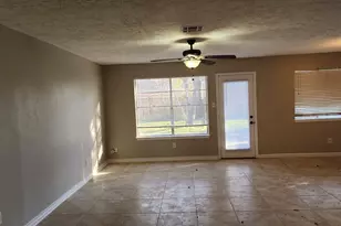 9908 Thrush St, La Porte, TX 77571 - Photo 8