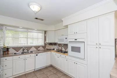2007 S Rayburn Court, Pasadena, TX 77502 - Photo 16