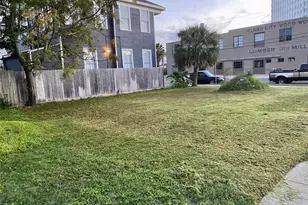 302 18th St, Galveston, TX 77550 - Photo 1