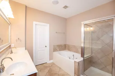 2747 Villa Bella Court, League City, TX 77573 - Photo 20