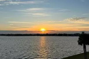 351 Lakeside Ln, Houston, TX 77058 - Photo 6