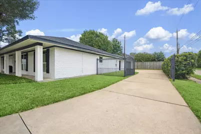 5243 Caversham Drive, Houston, TX 77096 - Photo 20