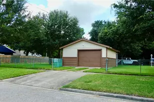801 19th Ave N, Texas City, TX 77590 - Photo 28