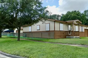 801 19th Ave N, Texas City, TX 77590 - Photo 1