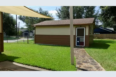 801 19th Avenue N, Texas City, TX 77590 - Photo 4