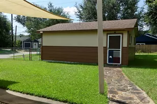 801 19th Ave N, Texas City, TX 77590 - Photo 4