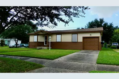 801 19th Avenue N, Texas City, TX 77590 - Photo 1