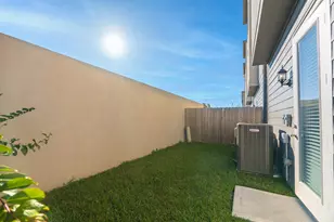 498 S Centro Cir, Shenandoah, TX 77385 - Photo 2