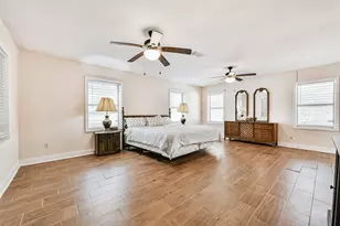 9101 Lazy Ln, Hitchcock, TX 77563 - Photo 8