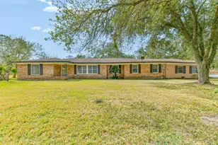 9101 Lazy Ln, Hitchcock, TX 77563 - Photo 2