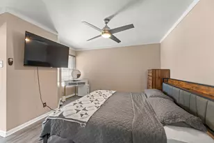 2750 Holly Hall St, Houston, TX 77054 - Photo 16