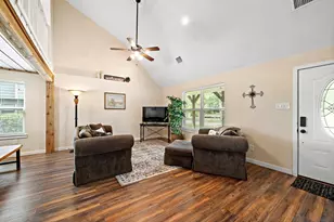 401 Lazy River Ln, Mont Belvieu, TX 77523 - Photo 4