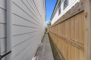 8124 Sterlingshire St, Houston, TX 77078 - Photo 10
