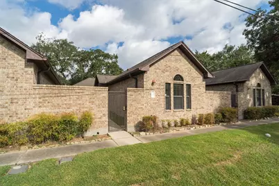 304 Reppert Street, Bacliff, TX 77518 - Photo 2