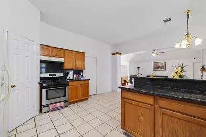 9927 Glenkirk Drive, Houston, TX 77089 - Photo 6