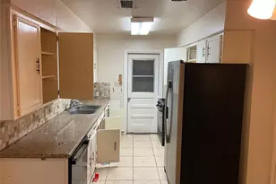 8730 Cowart St, Houston, TX 77029 - Photo 2