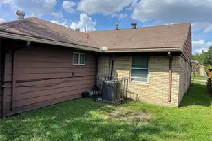 8730 Cowart St, Houston, TX 77029 - Photo 24