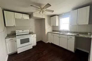 312 S Pumphrey St, Edna, TX 77957 - Photo 8