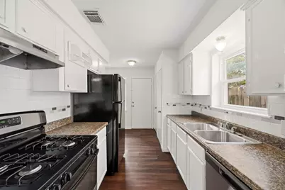 7303 Housman #B, Houston, TX 77055 - Photo 6