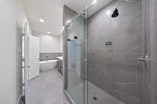 2309 Silva Park Ln, Houston, TX 77091 - Photo 12