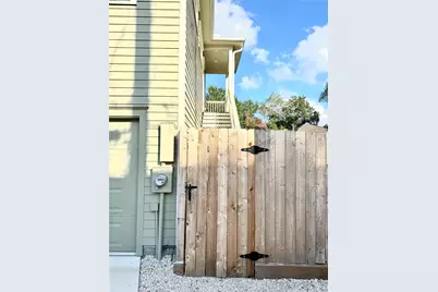 435 Oxford Street #A, Houston, TX 77007 - Photo 2