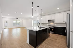 230 Magnolia Laurel Dr, Alvin, TX 77511 - Photo 8