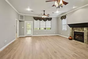 35 Susan Dr, Cleveland, TX 77327 - Photo 6