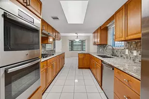 10714 Sagewind Dr, Houston, TX 77089 - Photo 22