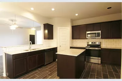 117 Wickersham #B, Conroe, TX 77304 - Photo 4