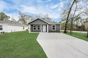 815 Jefferson Ave, Cleveland, TX 77327 - Photo 2