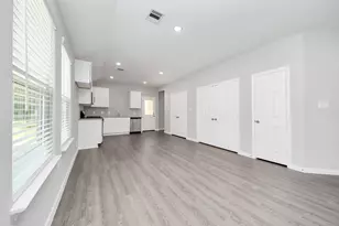 815 Jefferson Ave, Cleveland, TX 77327 - Photo 10