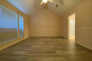 215 W New Meadows Dr, Sugar Land, TX 77479 - Photo 10