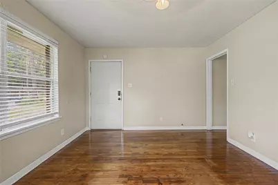 802 Cline Street, Huntsville, TX 77340 - Photo 4