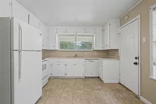 802 Cline St, Huntsville, TX 77340 - Photo 6