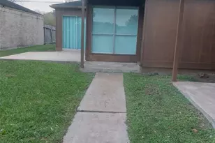 8151 Misty Ridge Ln, Houston, TX 77071 - Photo 2