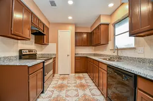 12011 Monument Valley Dr, Houston, TX 77067 - Photo 6