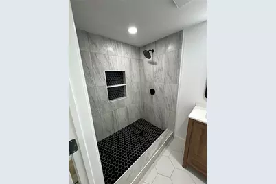 32 Farrell Street #C, Houston, TX 77022 - Photo 8