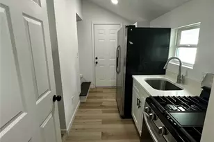 32 Farrell St, Houston, TX 77022 - Photo 12