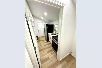 32 Farrell Street #C, Houston, TX 77022 - Photo 4