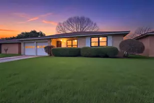 11807 S Ridgewood Cir, Houston, TX 77071 - Photo 2