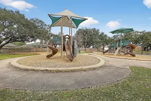 11807 S Ridgewood Cir, Houston, TX 77071 - Photo 18