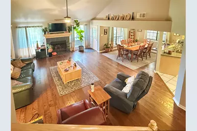 8 Rayburn Ridge, Angleton, TX 77515 - Photo 2