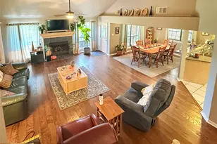 8 Rayburn Ridge, Angleton, TX 77515 - Photo 2