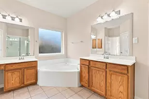 13107 Silhouette Bay Ct, Pearland, TX 77584 - Photo 16