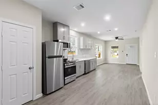 8402 Bassett St, Houston, TX 77051 - Photo 8