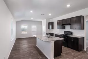 4006 Bronco Station, League City, TX 77573 - Photo 4