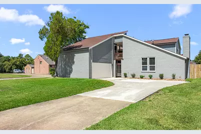 2926 Meadowcreek Drive, Missouri City, TX 77459 - Photo 2